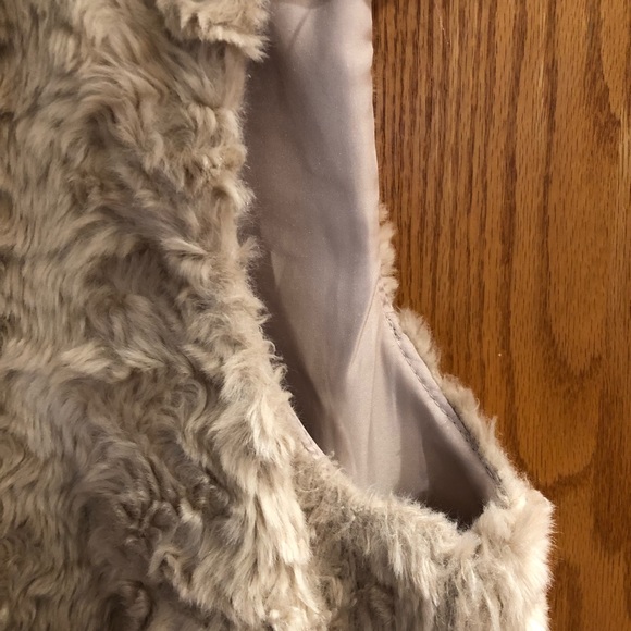 DONATED Forever 21 Fur Vest Size M - Picture 4 of 7